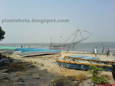 photograph of chinese fishing net from fort cochin kerala