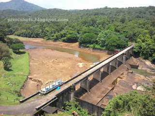 thenmala weir bridge at ottakkal,water feesing point of thenmala dam,small weir dam,canal water feeding point of kallada irrigation project,kip canal feeding point thenmala,ottakkal lowerhead dam,kip canal starting points,main canals of kip,largest irrigation canal network of kerala,india,thenmala small dams,ottakkal dam