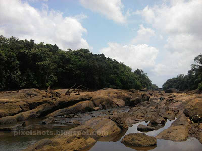 rock filled river terrain, dangerous parts of kerala rivers india, rock filled river beds seen in kerala rivers, thenmala photos river kallada kerala india, empty dry river beds