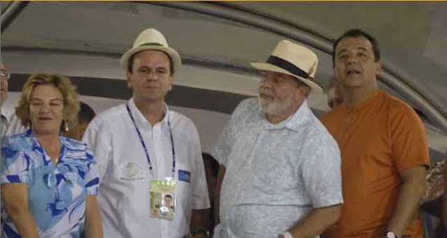 Lula vai ao sambódromo e diz que desfile da Beija-Flor foi 'maravilhoso'