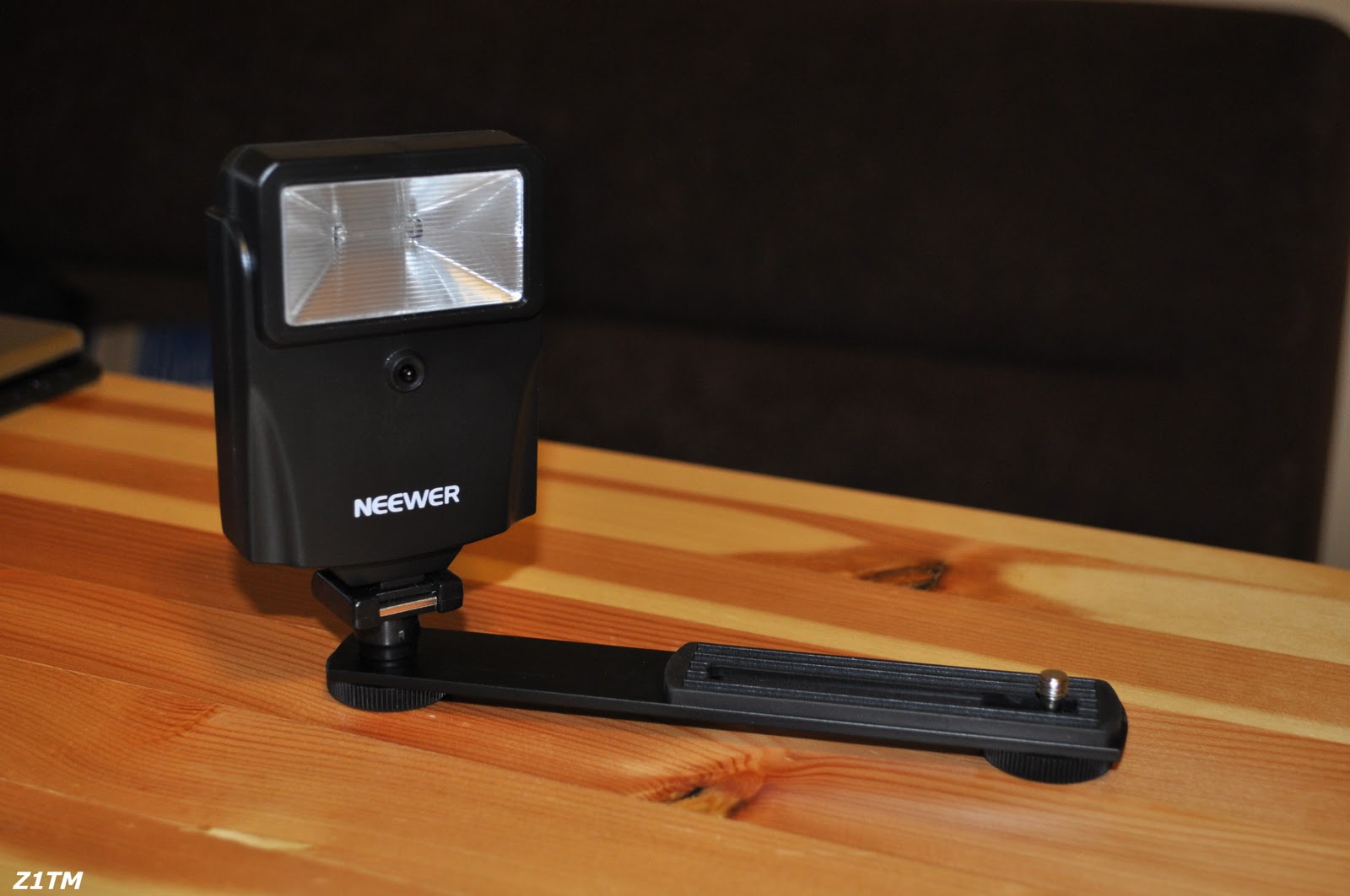 Z1TM Neewer Camera Slave Flash Unboxing