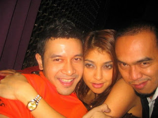 Sarah Azhari Party | Indonesian Artist - Photoblog - Foto Artis Indonesia