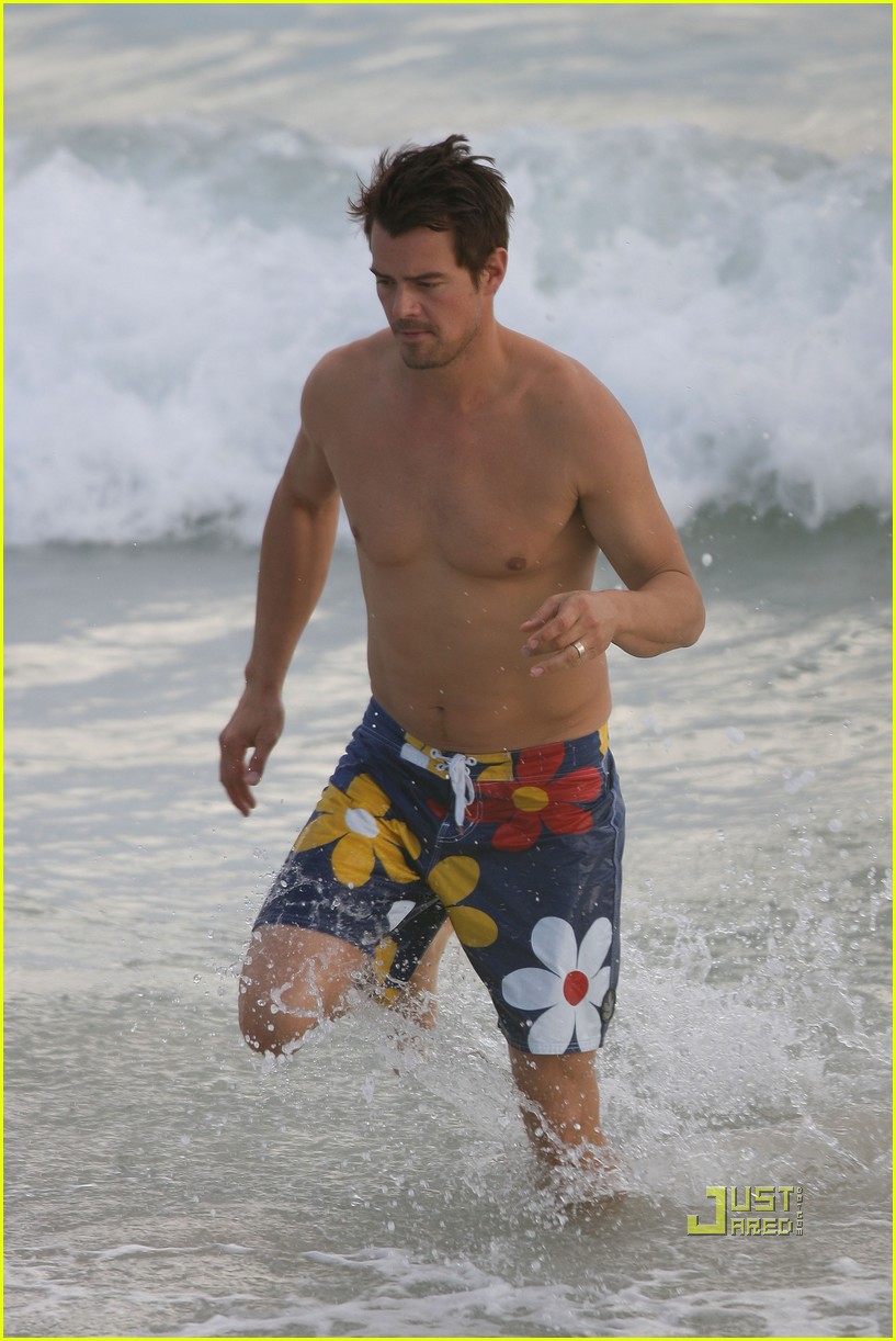 Saks 5th Avenue: Fergie: Bikini Bod in St. Barts!