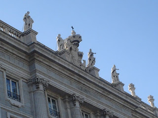 El sueño de las estatuas del Palacio Real