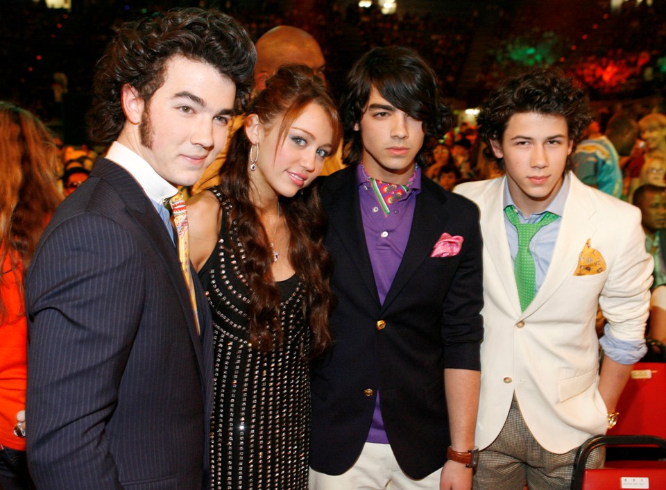 [cyrusjonasbros.JPG]