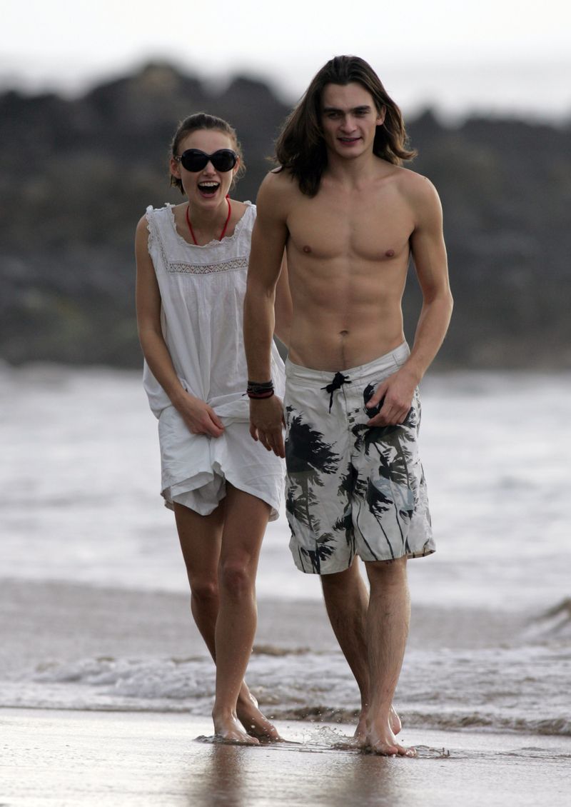 [knightleybeach2.jpg]