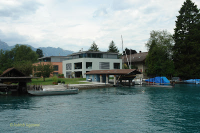 A beautiful house with its own dock on the edge of Lake Thun