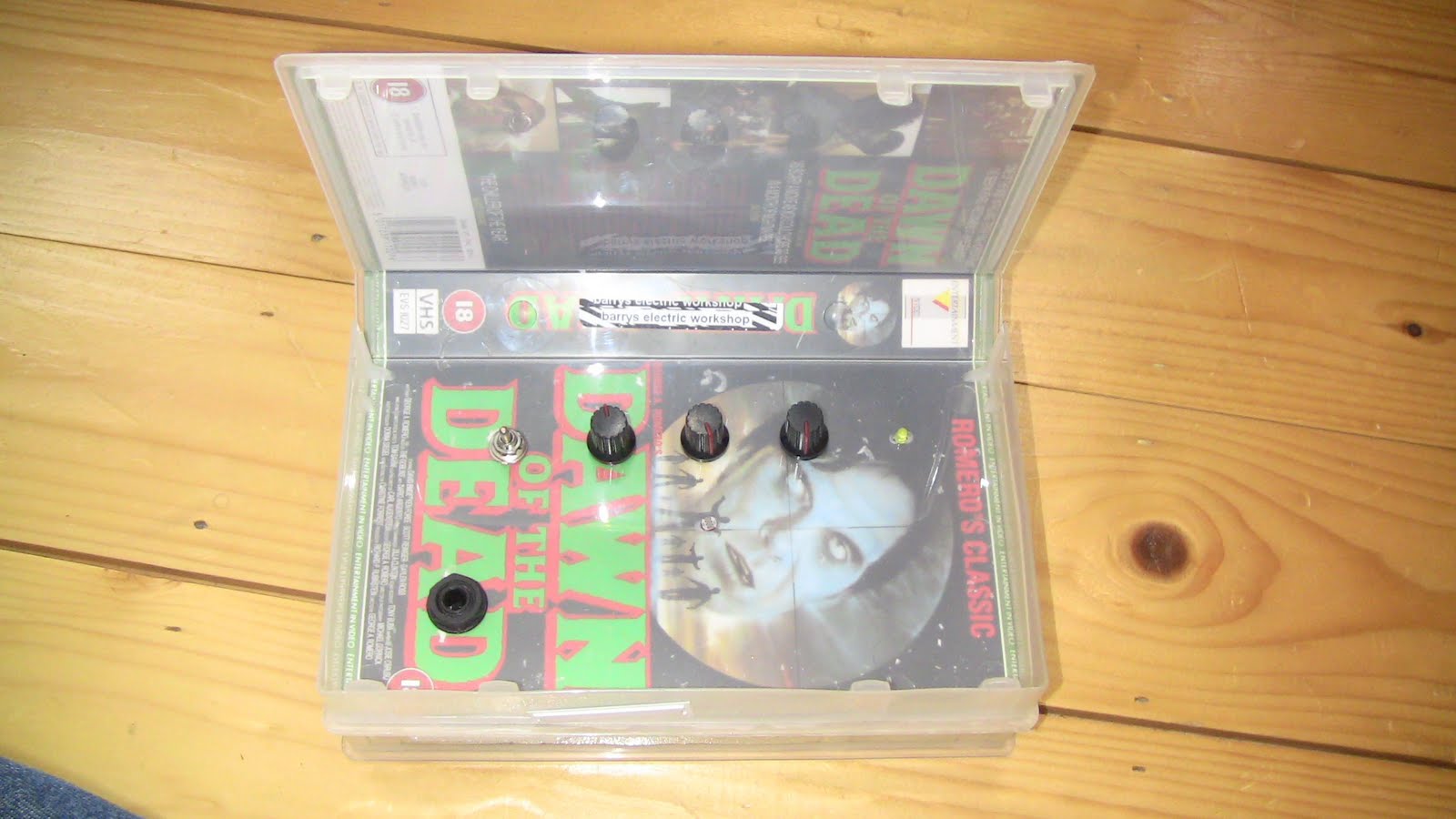 dodgy stereo 10 x bleep Boxes = 30 x DIY Oscillators