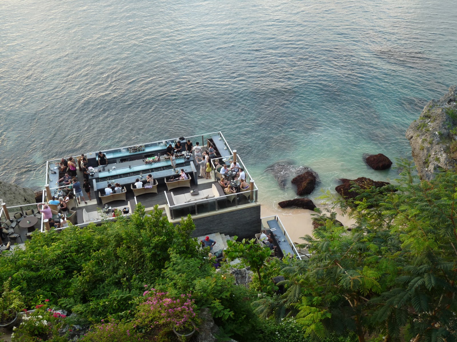 Eastcoastlife Bali Ayana S The Rock Bar Most Spectacular Bar In The