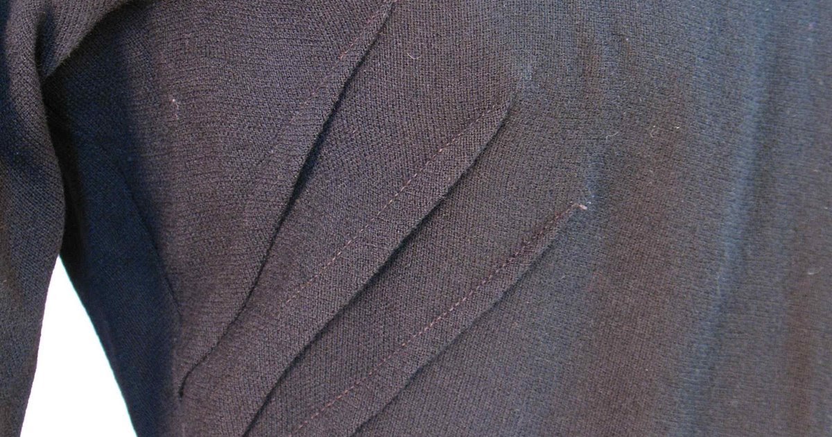 Vintage Detail: 1940s Black Wool Dress