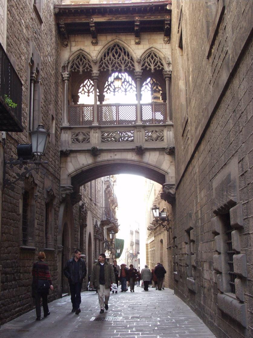 [Barcelona_-_Carrer_del_Bisbe.jpg]