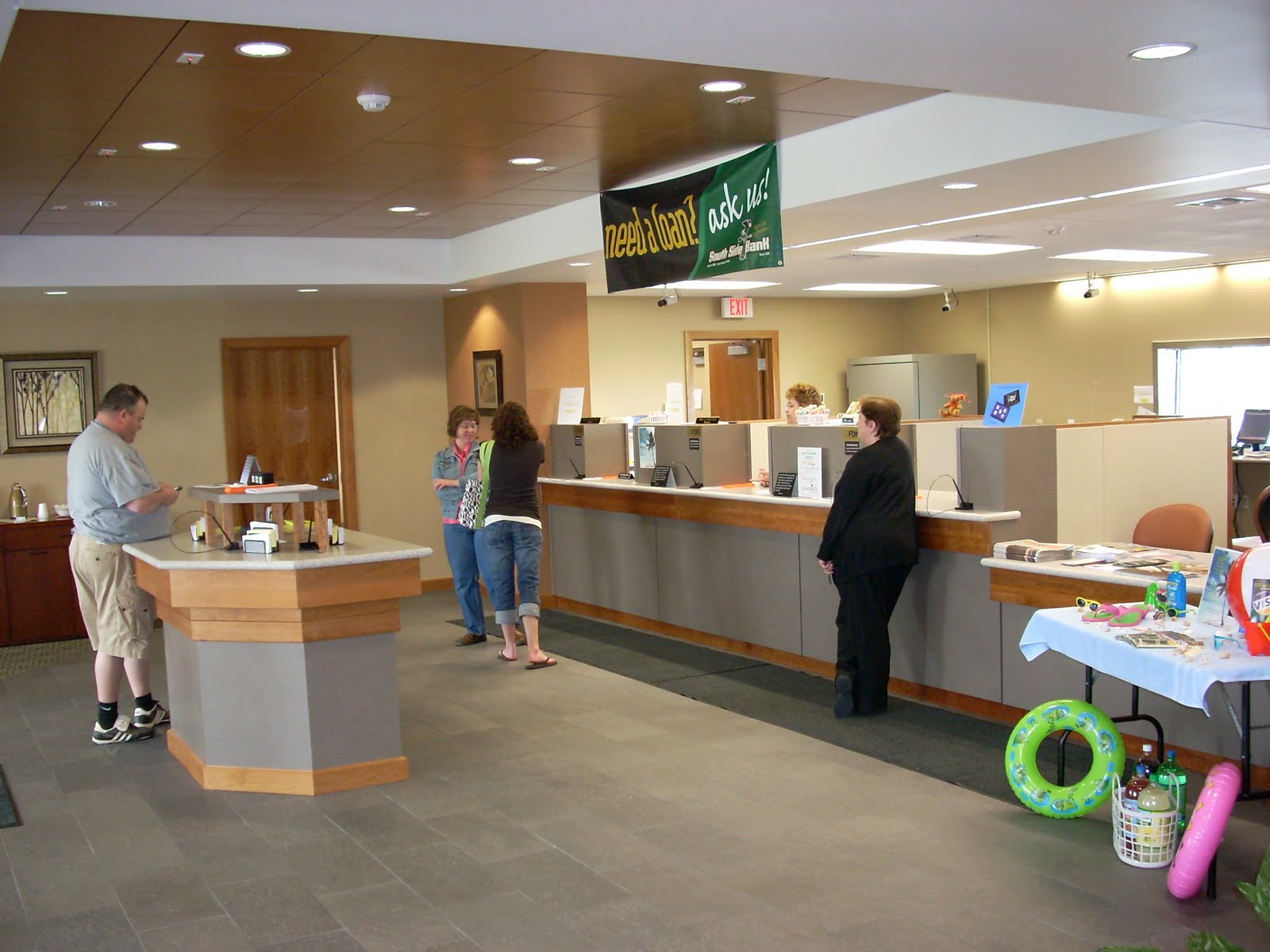 THE BANK AT YOUR SIDE visual data 8