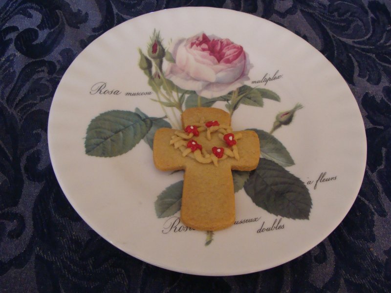 [Rose+biscuit+on+plate.jpg]