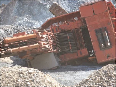 Mining Mayhem: Excavator Bench Failure at Mt Isa
