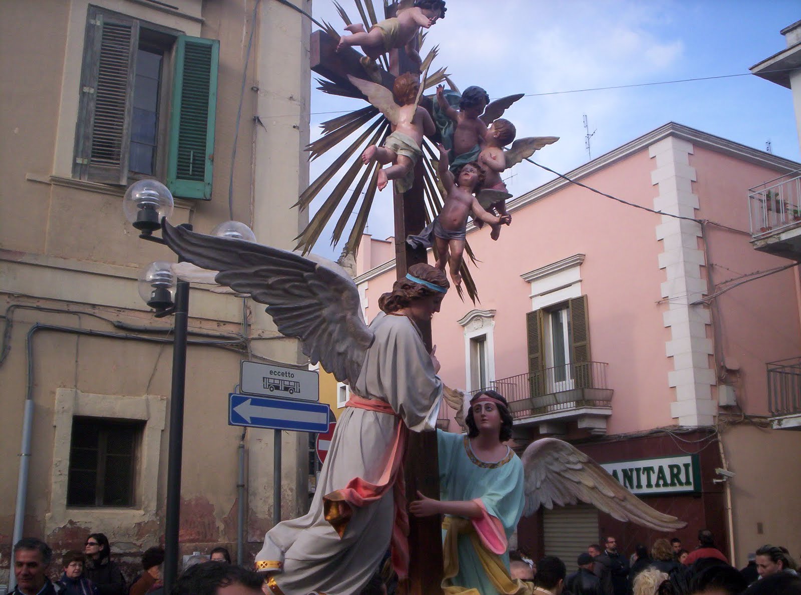 LA SETTIMANA SANTA A VALENZANO (BA): 49 - L' Esaltazione della S. Croce