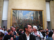 The crowds around Mona Lisa