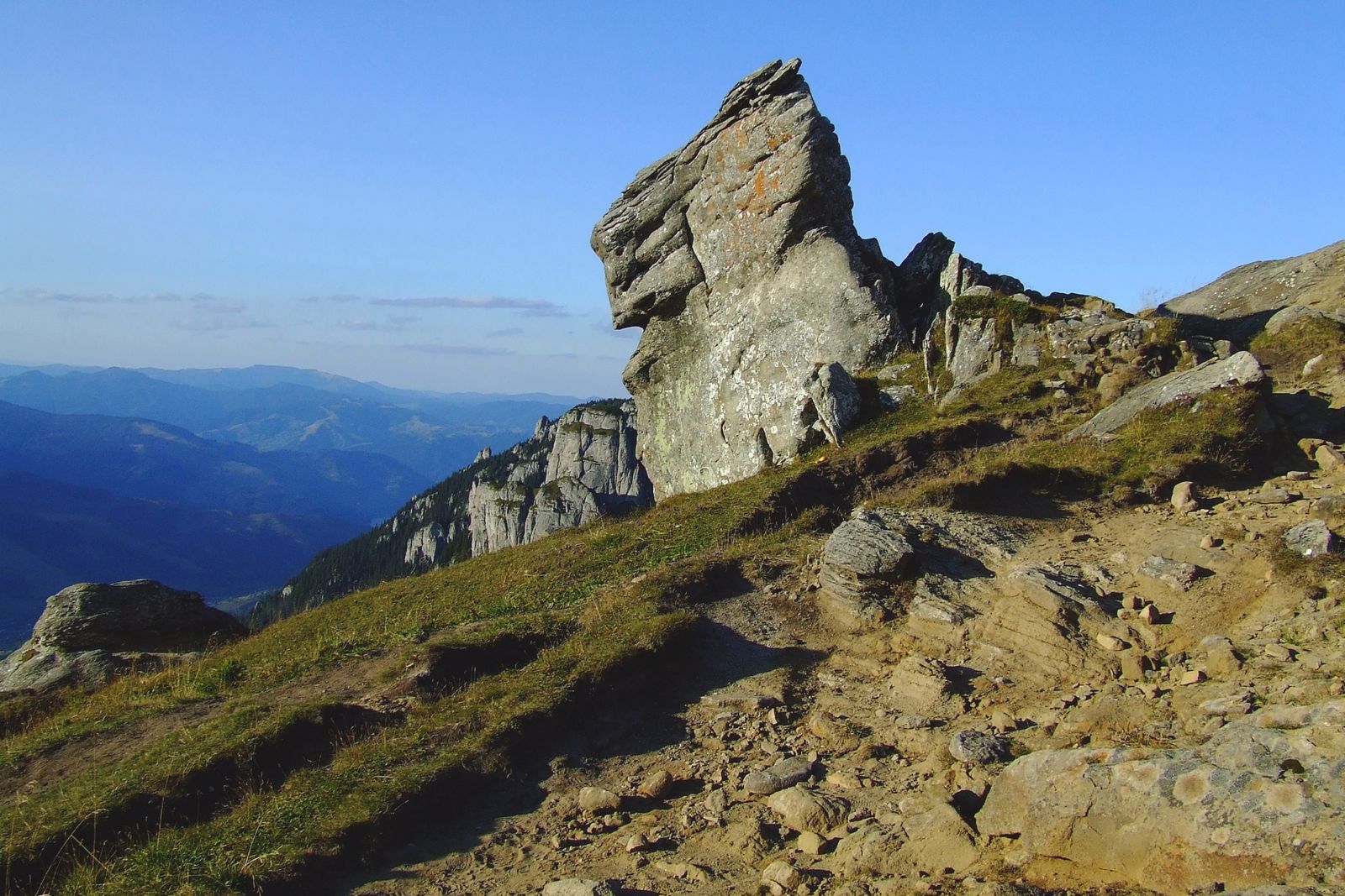 Romania Megalitica Artefacte megalitice in judetul Neamt, date uitarii
