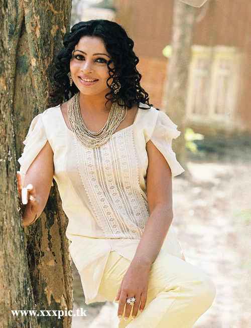 [Kanchana_Mendisz_13.gif]