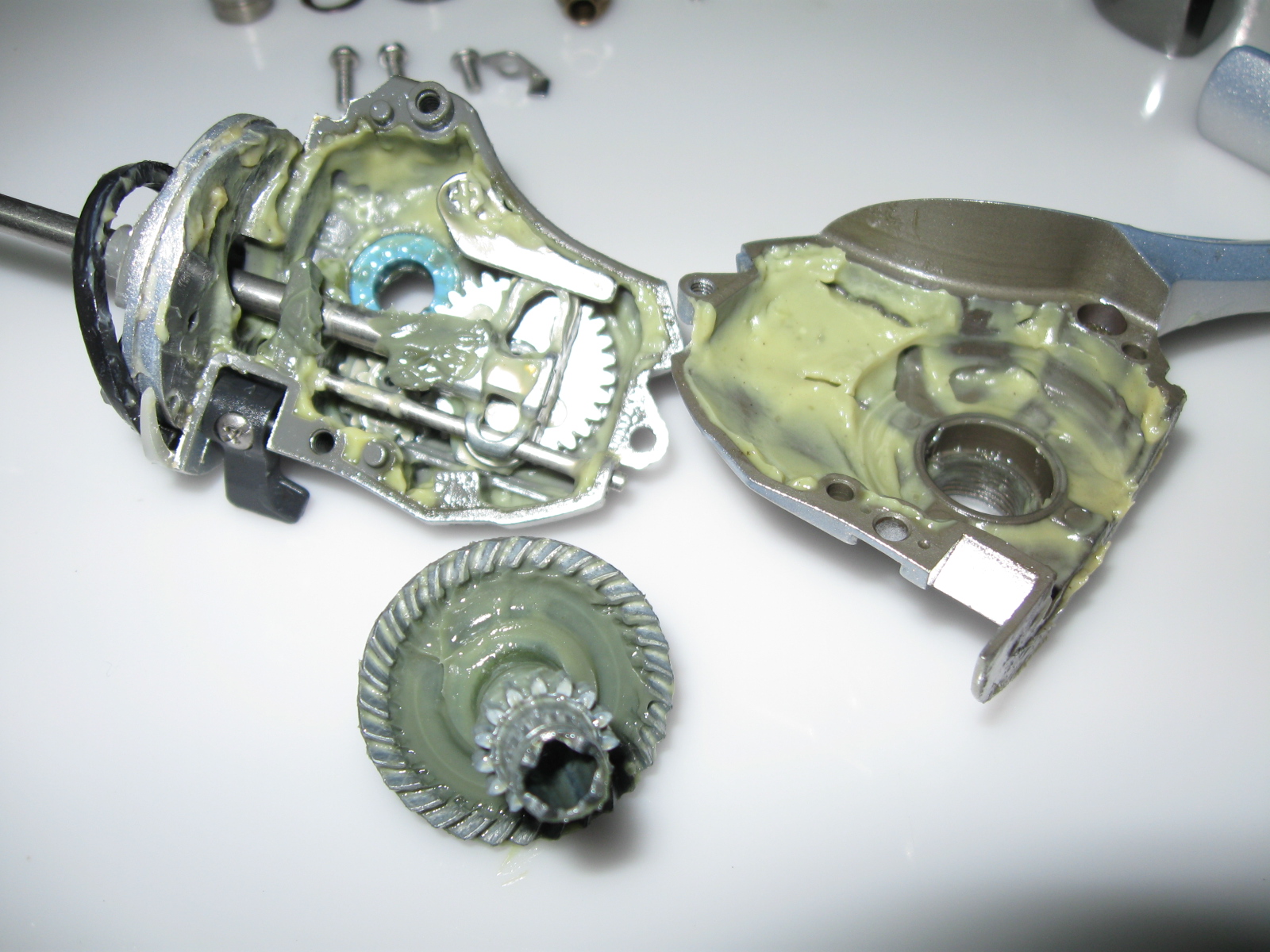 Shimano sahara 2500FD Xeno Reels Service And Repair