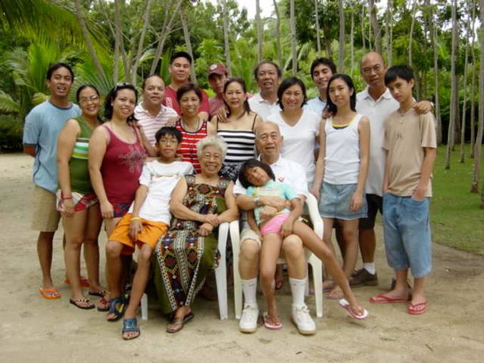 Filipino Family Portrait Filipino Family Portrait