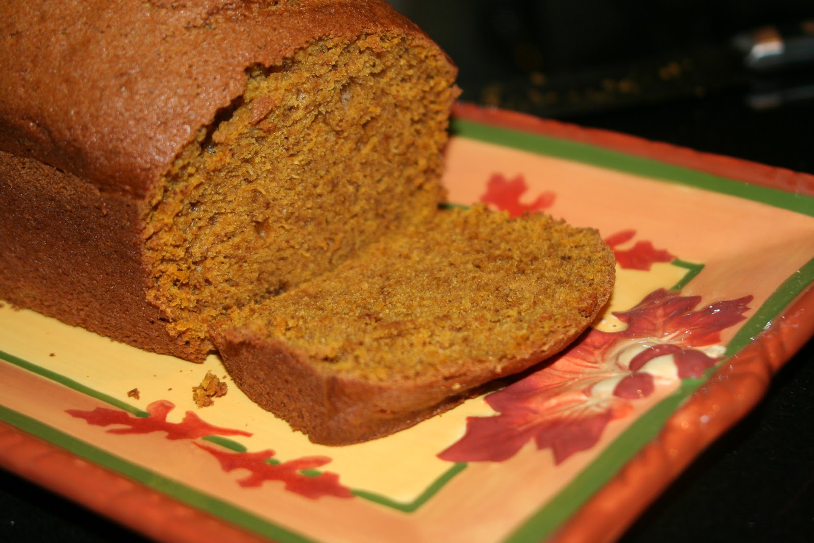 Розовый хлеб. Красный хлеб рецепт. Как сделать хлеб красным. Красный хлеб морис хиндус. Как сделать хлеб красным.