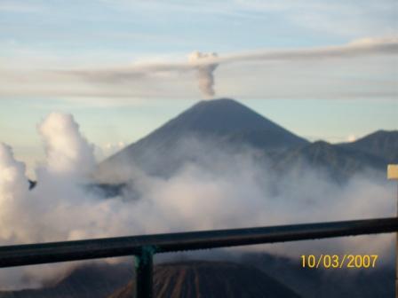 [Gunung+Semeru.JPG]