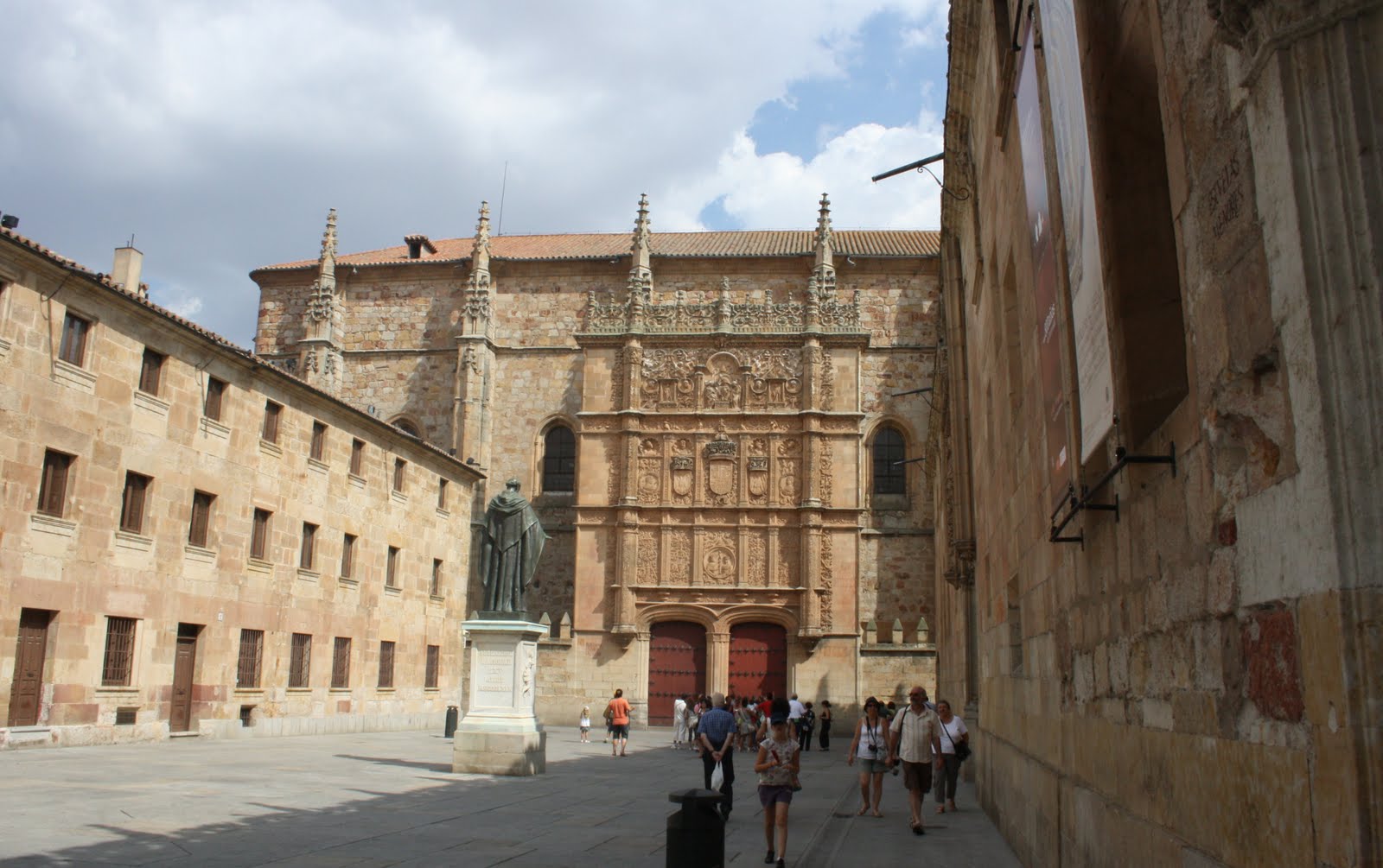 Viajar e descobrir Espanha Salamanca Pátio de Escuelas