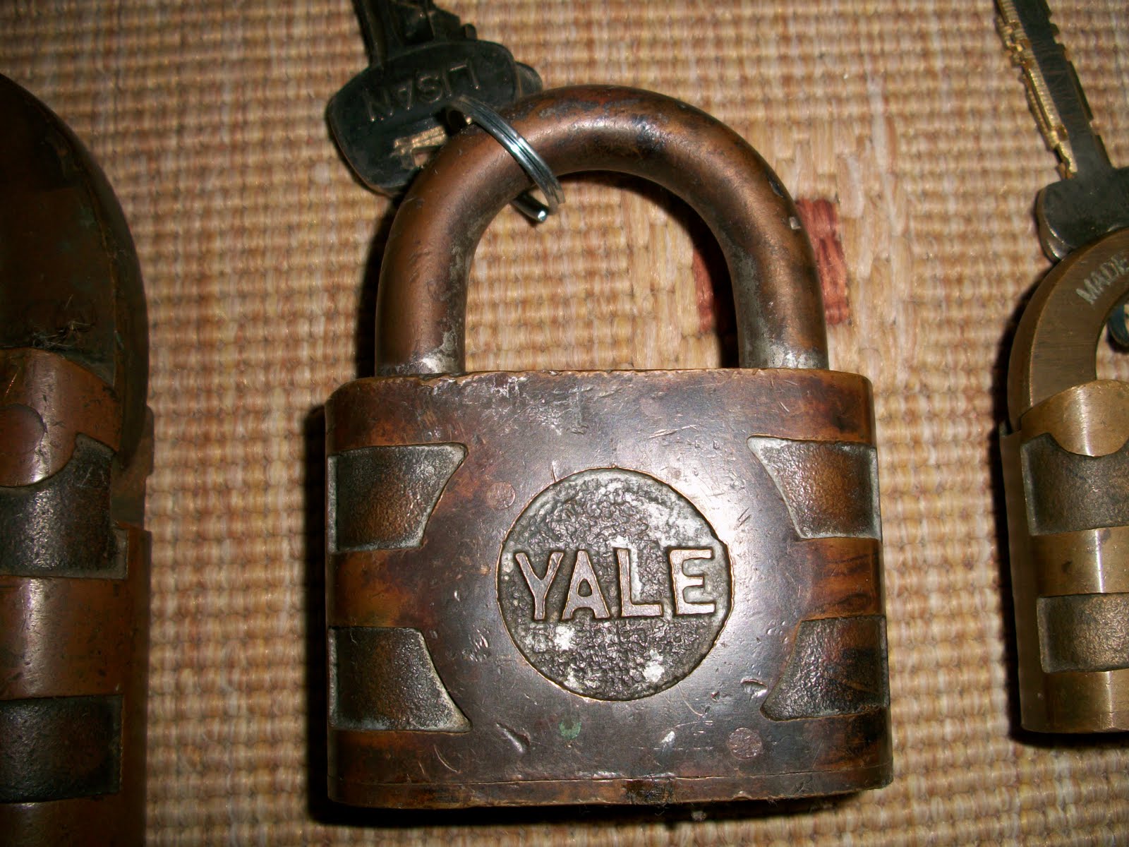 collectible items 1 lot of Vintage / Antique YALE padlock