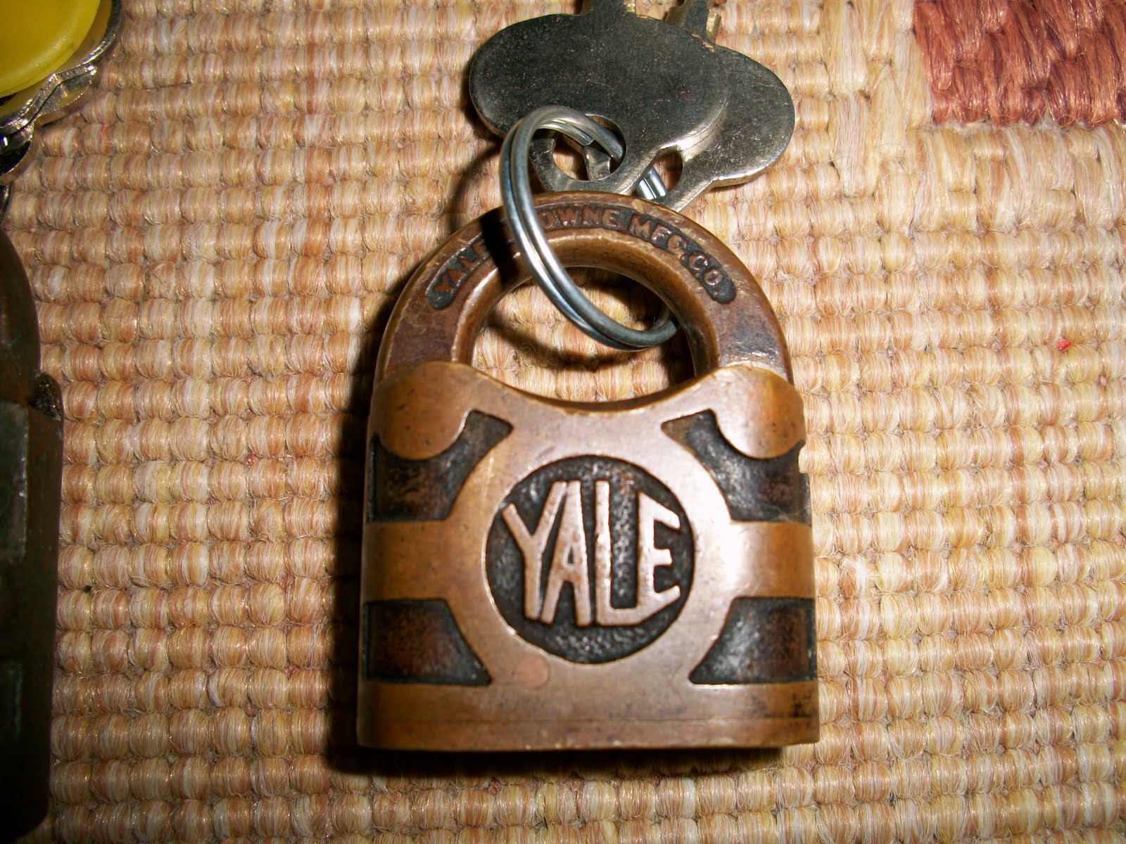 collectible items 1 lot of Vintage / Antique YALE padlock