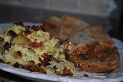 Potato ,Bacon and Egg scramble (Cartofi ,Bacon cu  oua batute )