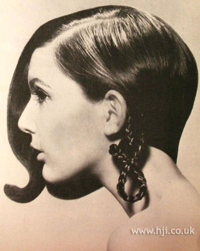 [1968-brunette-bob.jpg]