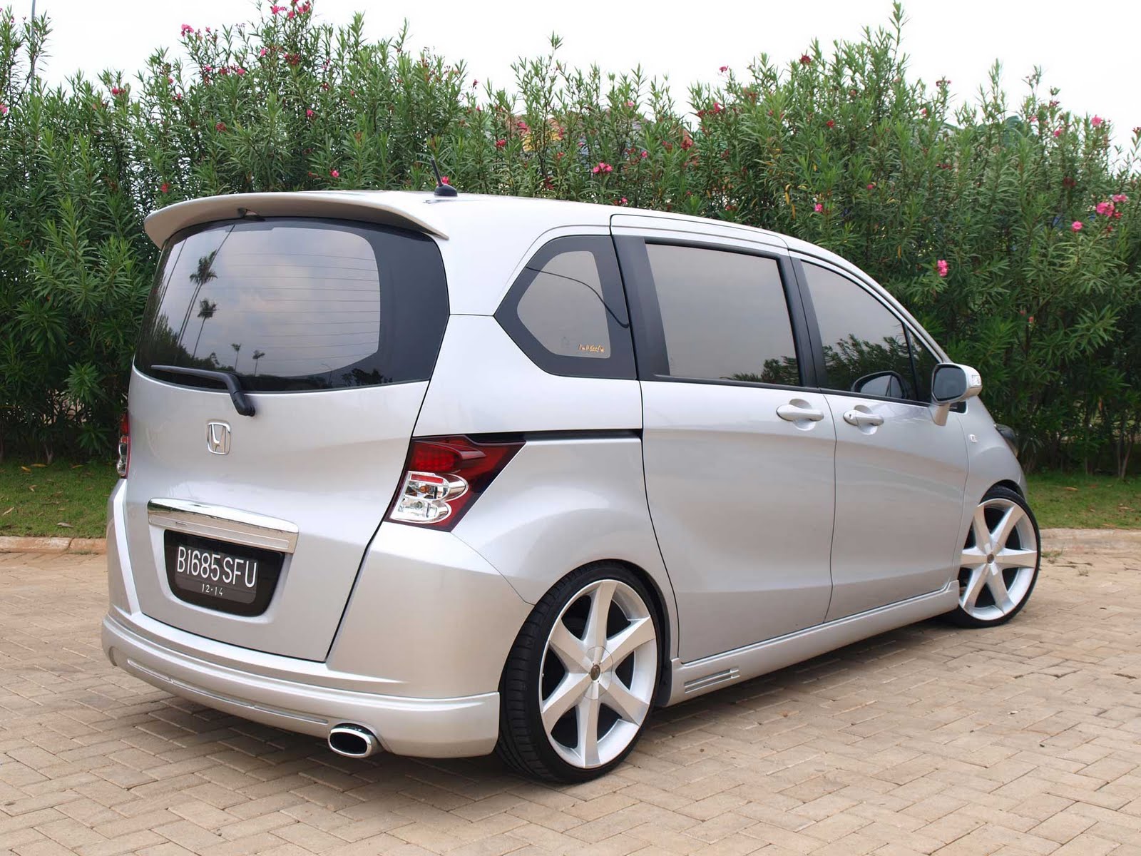 Drivers Corner BODYKITS FOR HONDA FREED