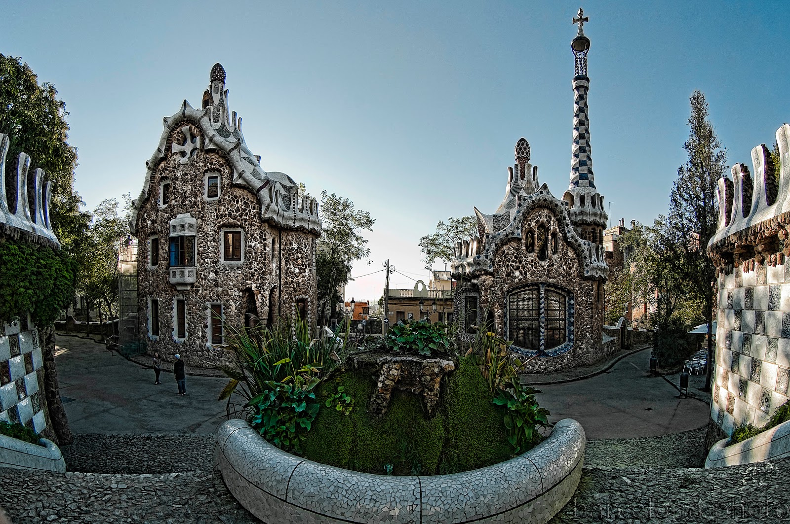 BARCELONA PHOTO PARK G ELL GAUDI HANSEL Y GRETEL BARCELONA barcelona-photo-park-g-ell-gaudi-hansel-y-gretel-barcelona