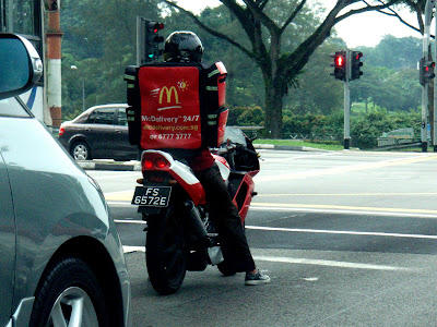 An American girl in Singapore: McDelivery