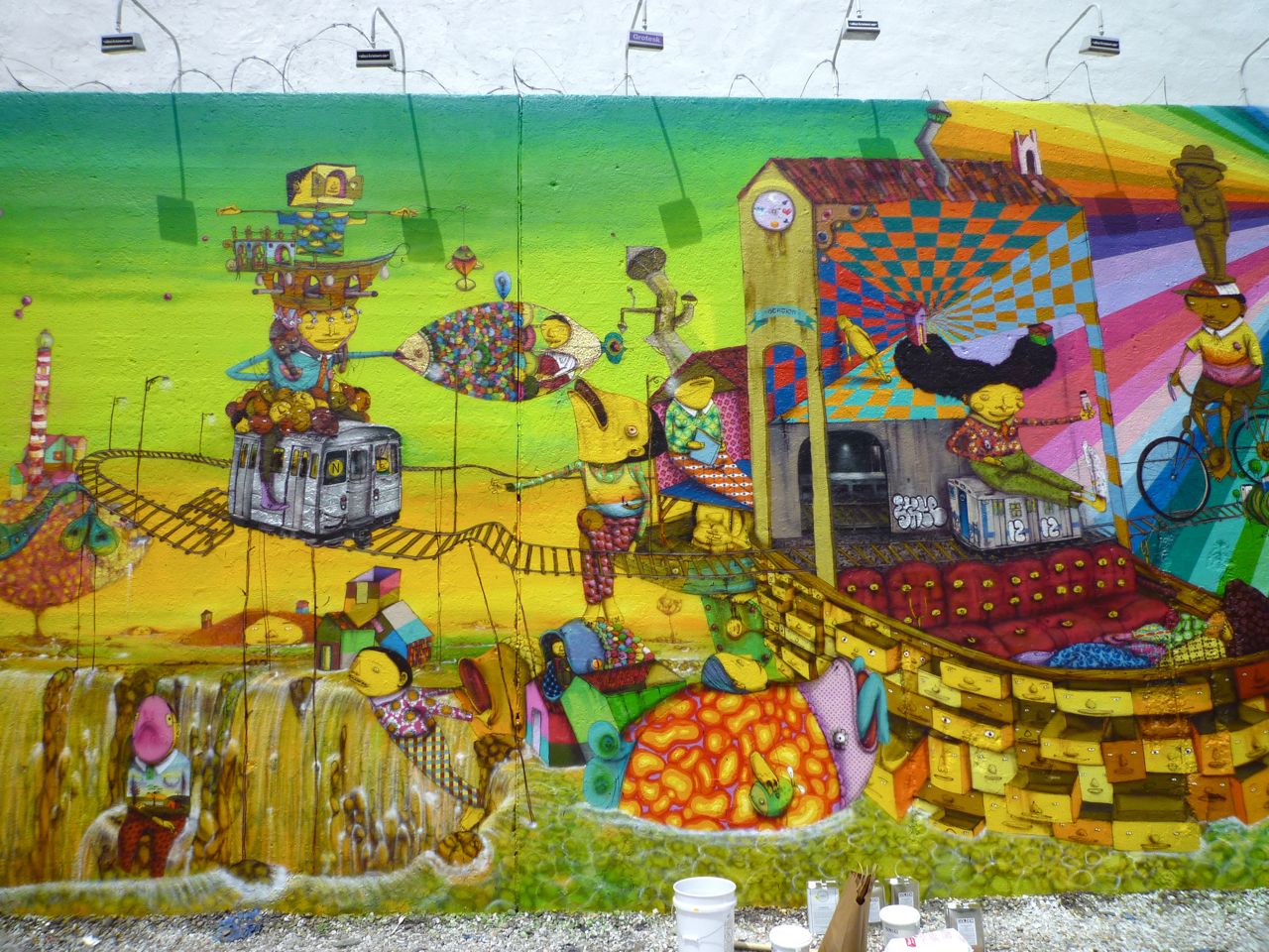 [os-gemeos-ny-mural-32.jpg]