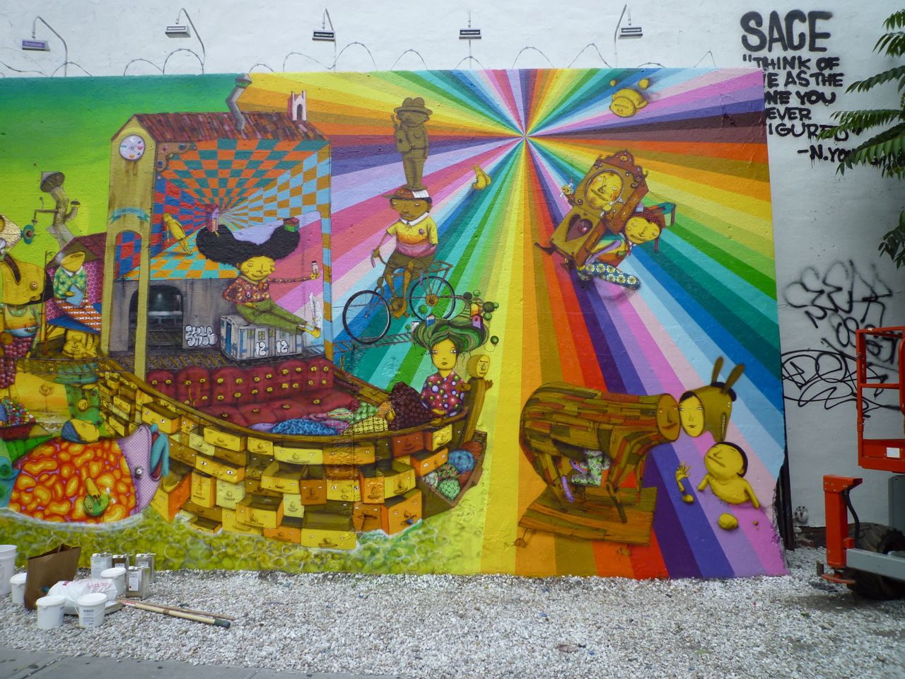 [os-gemeos-ny-mural-42.jpg]