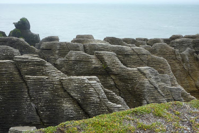 Las Pancake Rocks están formadas por láminas de piedra caliza Las Pancake Rocks son dignas de ver
