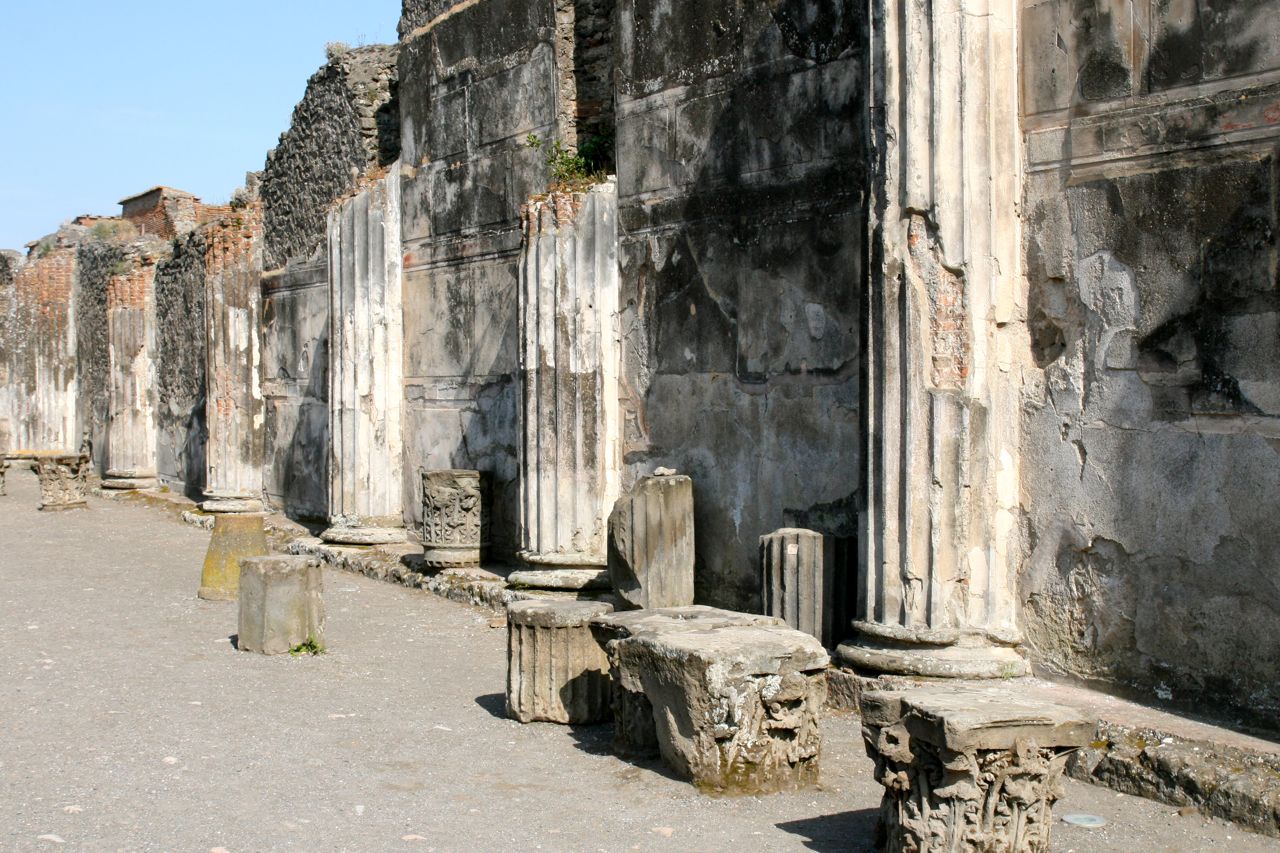 vita nostra Pompeii, A Modern City Buried Alive