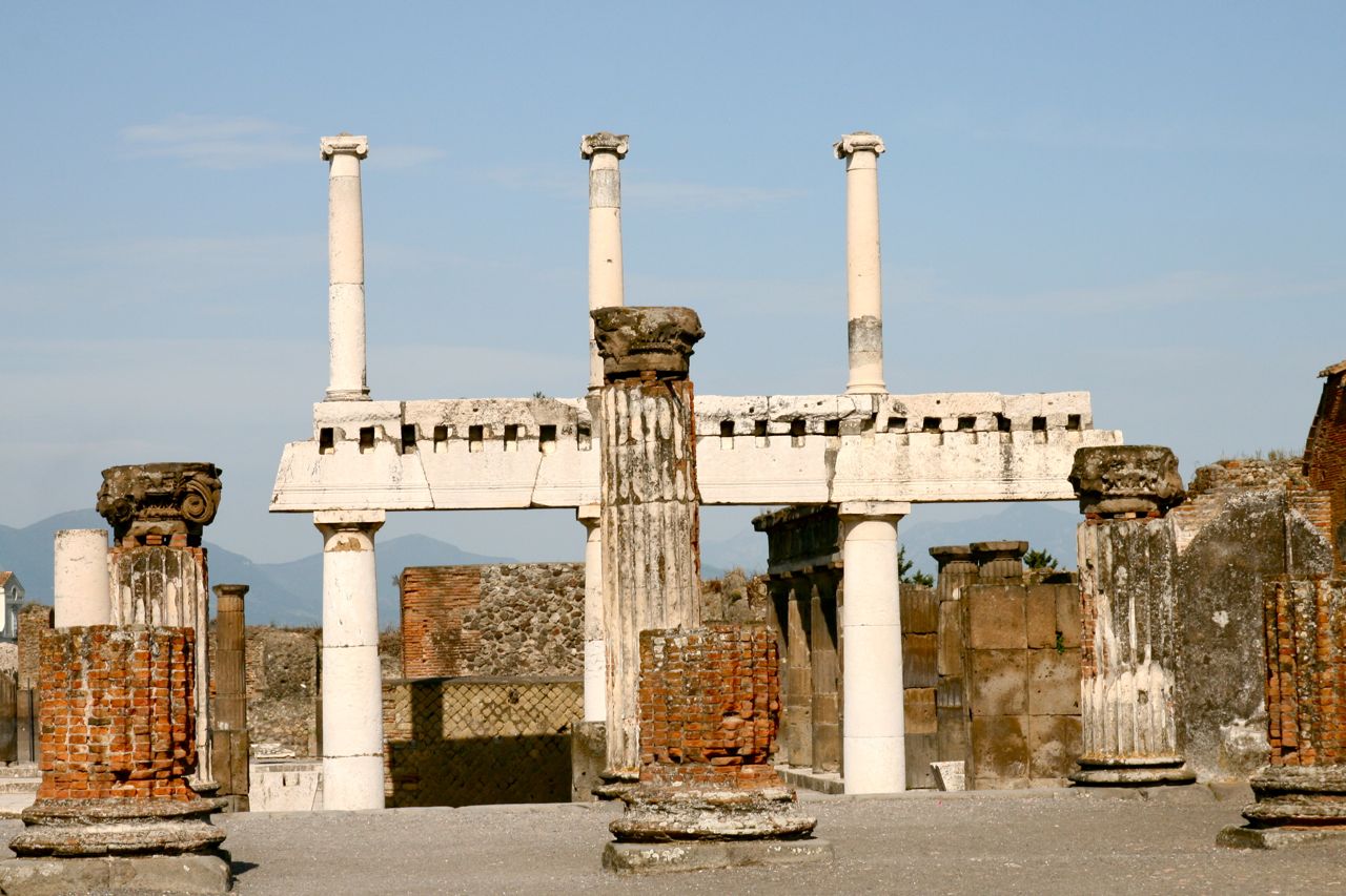 vita nostra Pompeii, A Modern City Buried Alive
