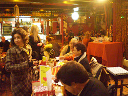 Sessão de autógrafos no Zarabatana Café