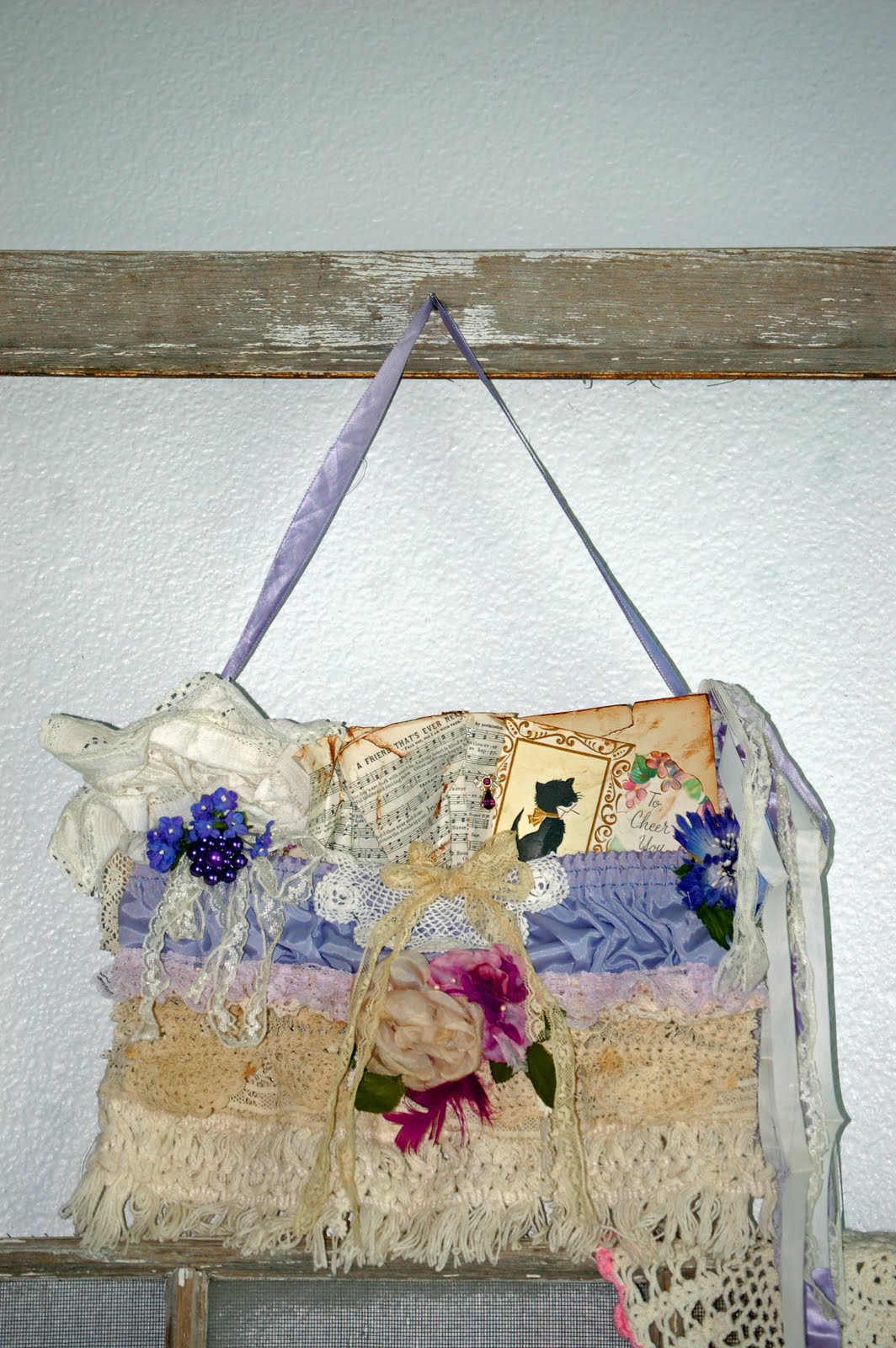 2012' "Vintage Suitcase Pocket/ Wall Hanging"