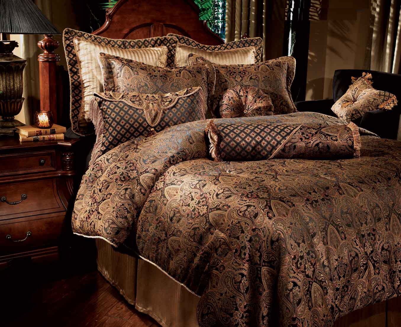DECORATION LUXURY BEDROOMS AND BEDS