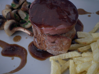  SOLOMILLO DE TERNERA Y FOIE, AL CONCENTRADO DE CARNE Y COGÑAC 