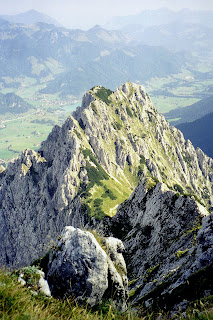 Blick von Pyramidenspitze hinab zum Walchensee 08