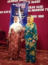 YAM Tuanku Hajah Shahriah Binti Tuanku Abdul Rahman bersama Penulis Bonda Umi Shahin