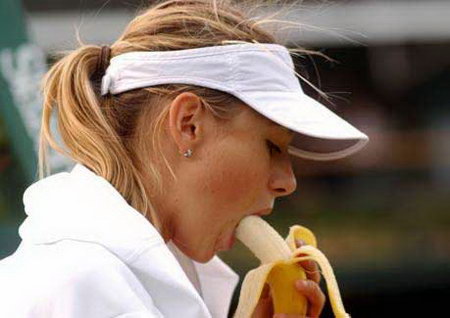 [sharapova-banana.jpg]