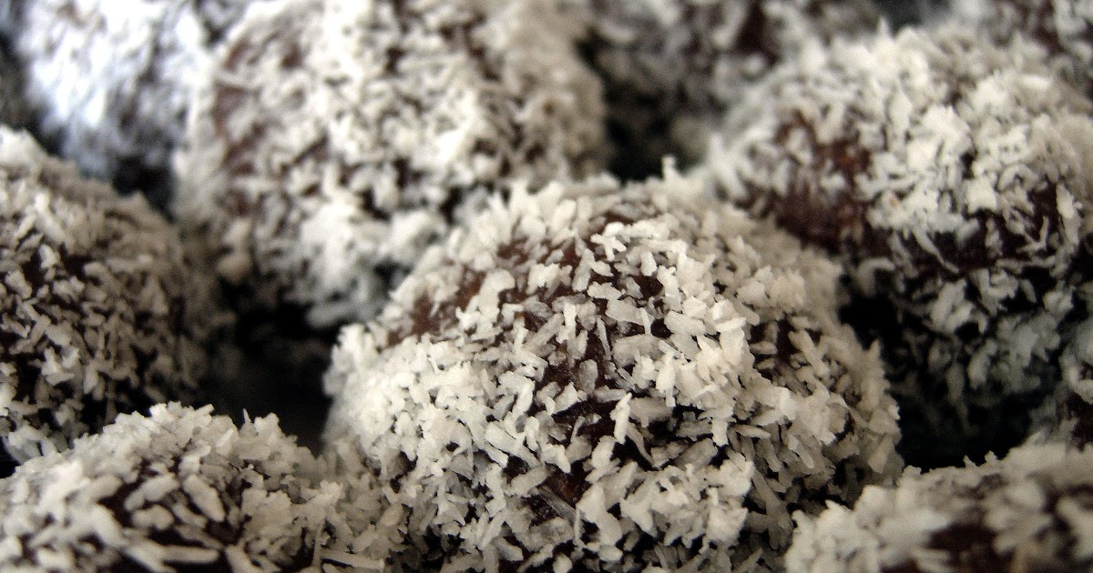 sal i oli: Panellets de xocolata i coco image of sal i oli: Panellets de xocolata i coco