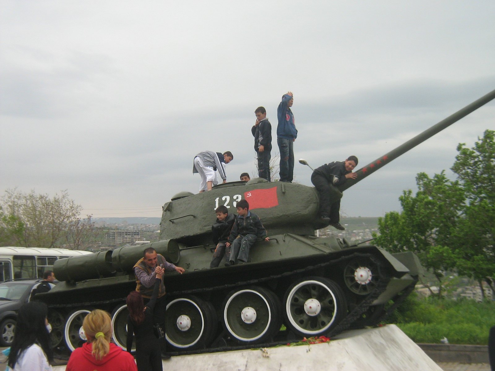 [חגיגות+הניצחון.JPG]