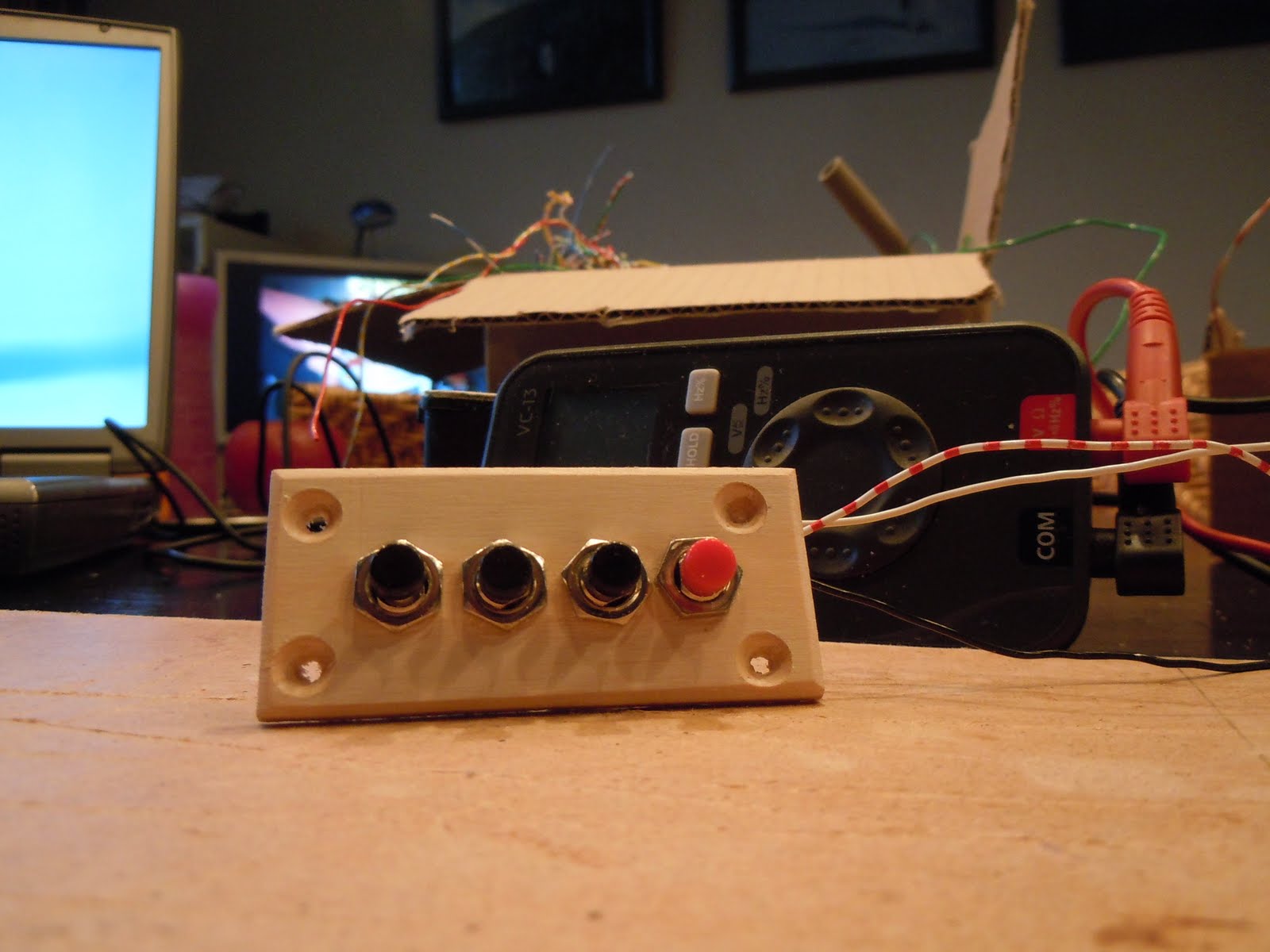 Arduino - TheSimplePages: Button with Analog input