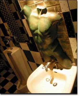 [Image: unusual-toilets-07.jpg]